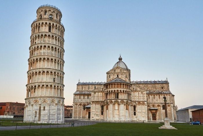 Se cayó la Torre de Pisa, murieron mas de 1.000 personas en el suceso.